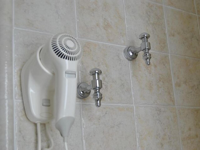 Bathroom 4, Hotel Santorotto, Siena