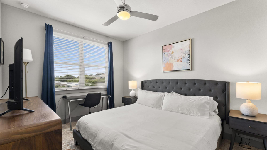 Bedroom 3, Modern 1BR King Suite Close to Downtown w Fast Wifi, Travis
