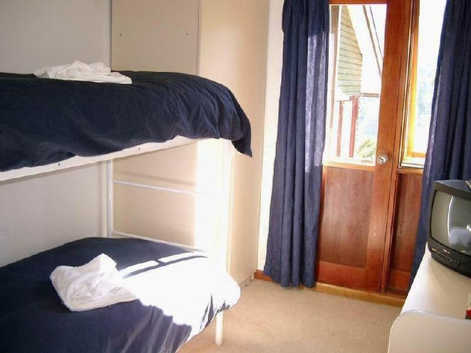 Bedroom 4, Winterhaus Lodge, Snowy River