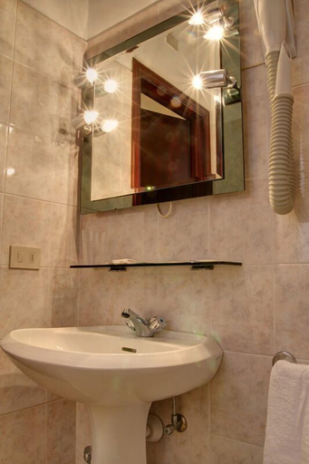 Bathroom, Hotel Ambrogini, Pistoia