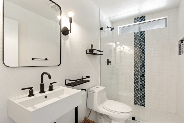 Bathroom 4, Deja Blue, San Bernardino