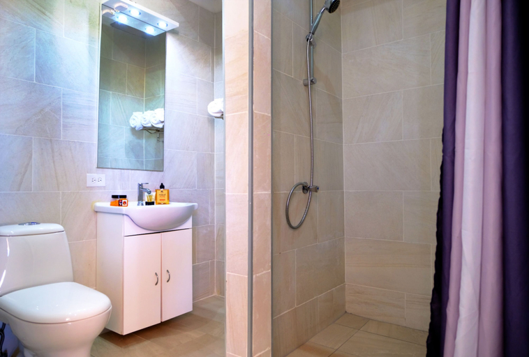 Bathroom 4, Victoria City Hotel
