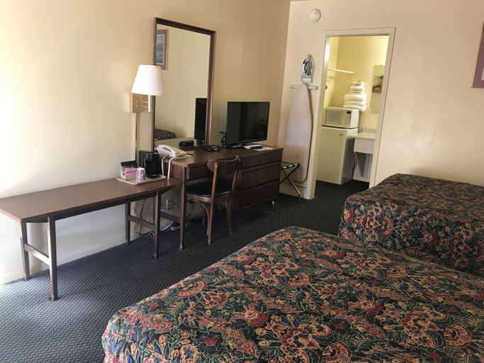 Bedroom 3, Guest House Motel, Neosho