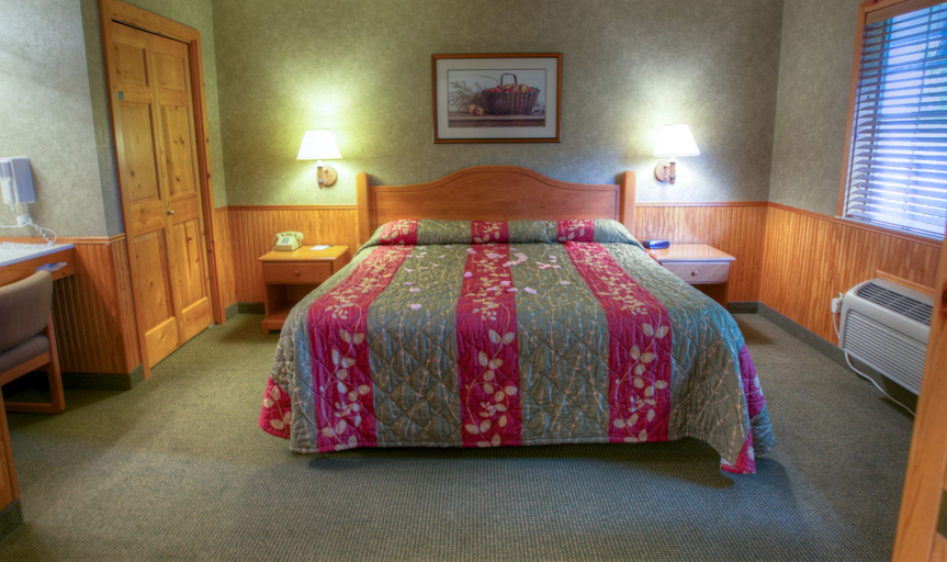 Bedroom 2, Poulsbo Inn & Suites, Kitsap