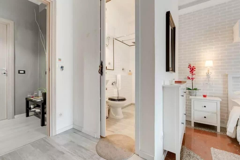Bathroom 4, Moonlight Inn Guest House, Rome