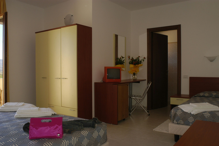 Bedroom 2, Residence Baia delle Mimose, Sassari