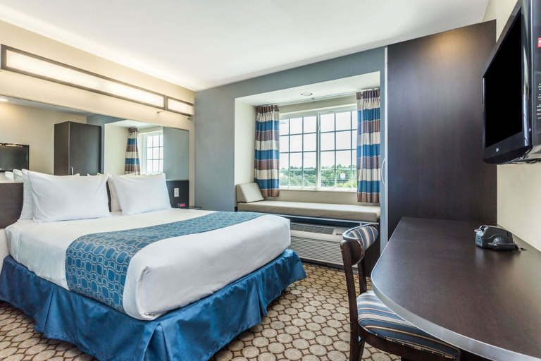 Bedroom 3, Microtel Inn & Suites by Wyndham Spring Hill/Weeki Wachee, Hernando