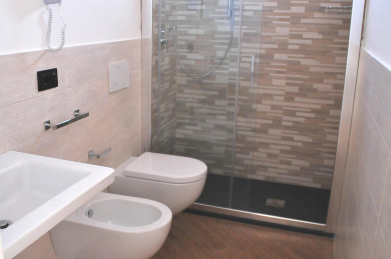 Bathroom 4, Hotel Sette Note, Teramo