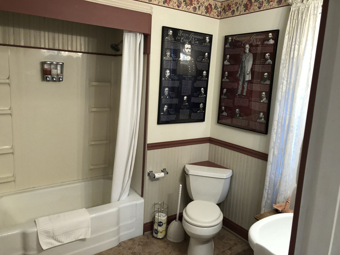 Bathroom 3, Keller House, Centre