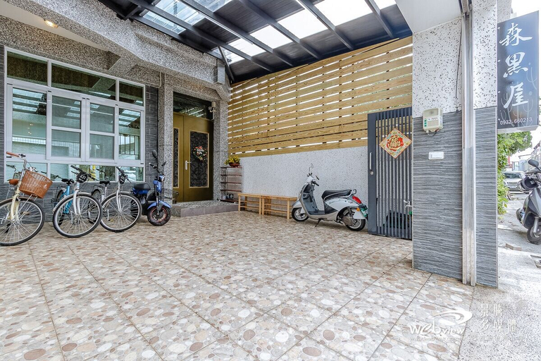 Others 5, Black House, Taitung
