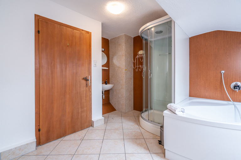 Bathroom 3, Garden House, Zell am See