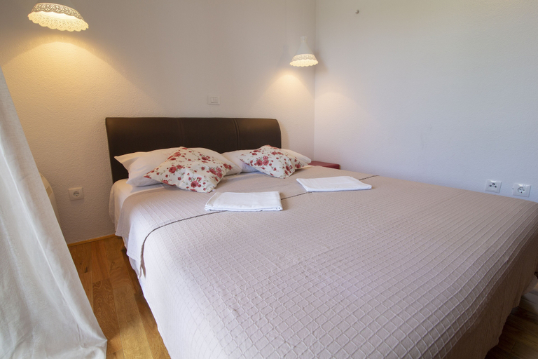 Bedroom 2, La Storia Apartments, Makarska