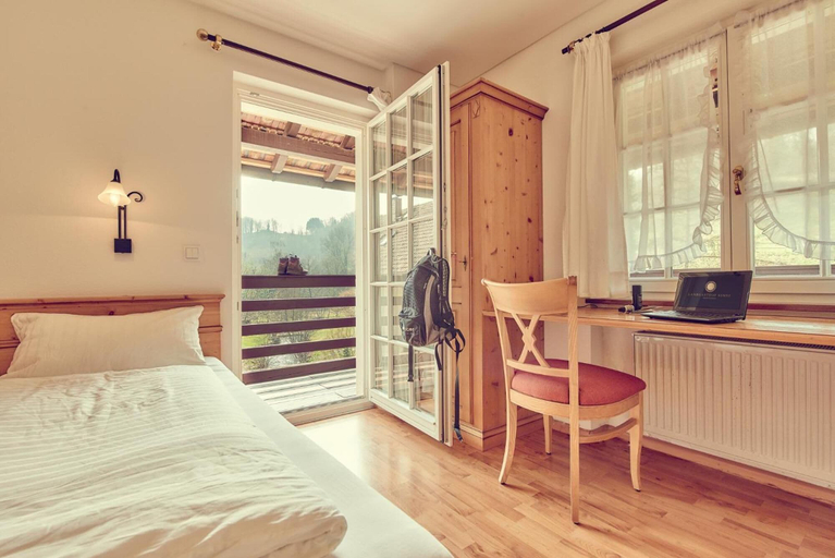 Bedroom 4, Hotel Landgasthof zur Sonne, Waldshut