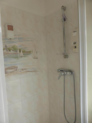 Bathroom 5, ty dreux, Finistère