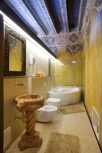 Bathroom 4, Relais Castello Bevilacqua, Verona
