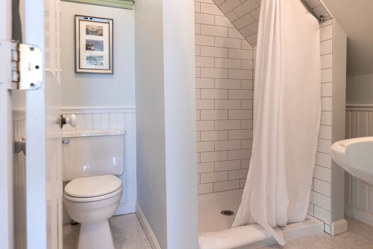 Bathroom 3, The Water Street Inn, York