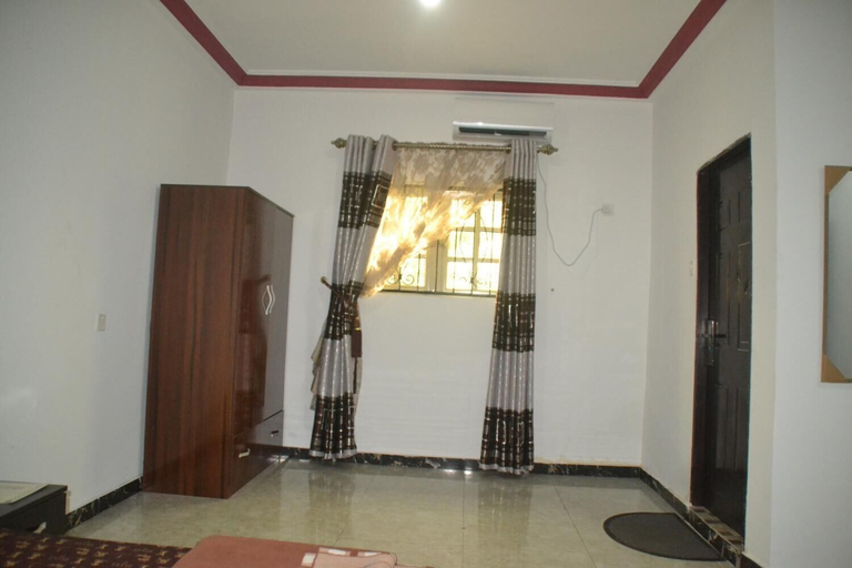 Others 3, Evaville Hotel N Lounge, Obio/Akp