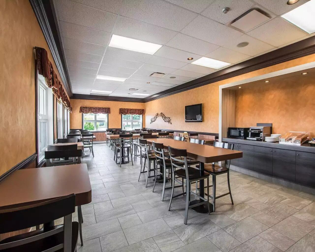 Food & Drinks 5, Econo Lodge Inn & Suites, Montmagny