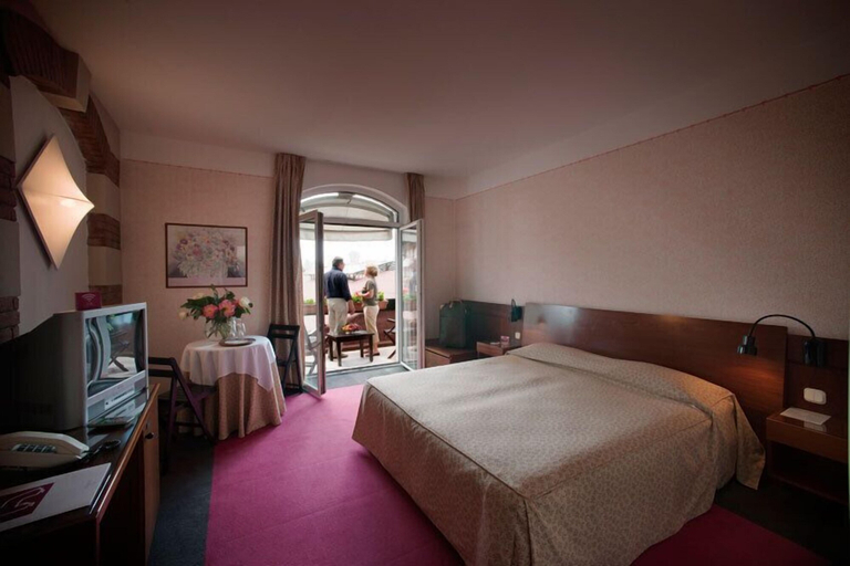 Bedroom 2, Cangrande Hotel, Verona