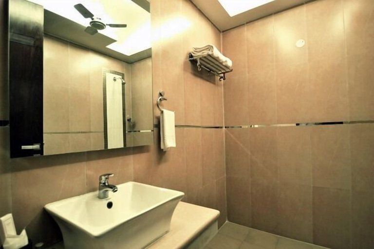 Bathroom 4, Tavisha Villa, Gautam Buddha Nagar