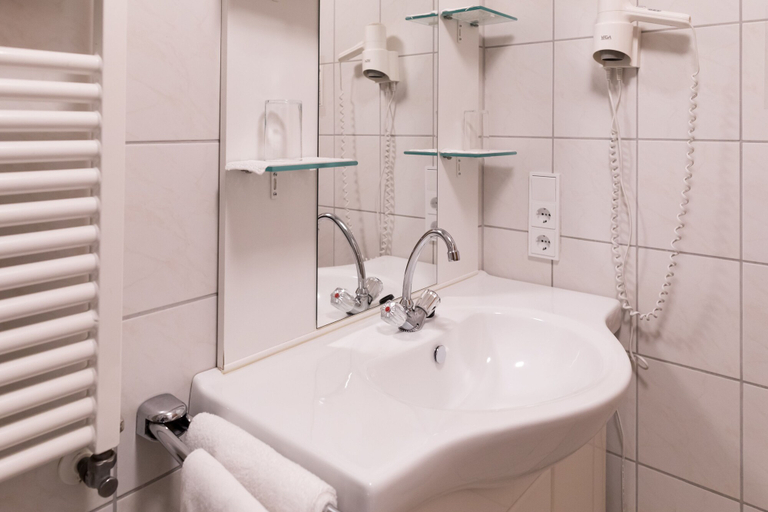 Bathroom 5, Hotel Garni Cafe im Hamm, Cochem-Zell