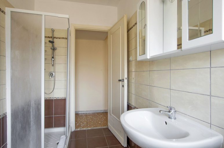 Bathroom 2, Mure Aureliane Apartment, Roma