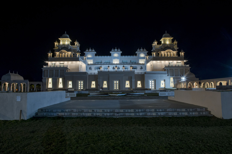 The Utopia Resort, Raisen