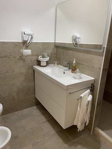 Bathroom 5, Matty's, Olbia-Tempio