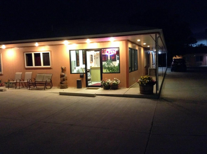 Exterior & Views 2, Wheels Motel, Big Horn