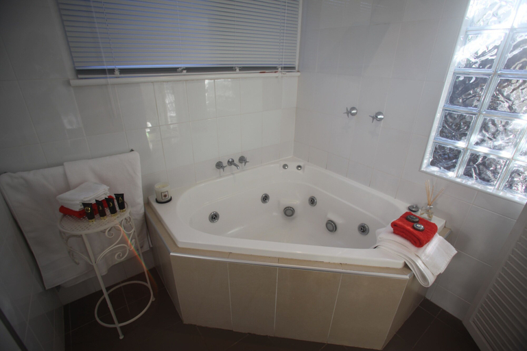 Bathroom 4, Amore At The Beach, Port Stephens