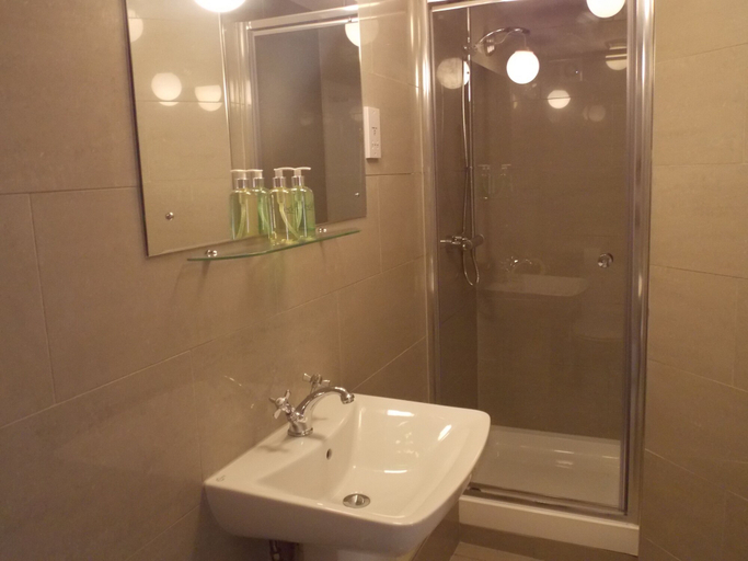 Bathroom 4, The Mountford Hotel - Free Parking, Sefton
