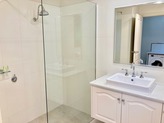 Bathroom 4, Daysy Hill Country Cottages, Corangamite - South