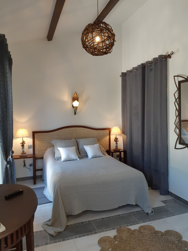 Bedroom 3, Chambres d'hotes - Villa la Licorne, Bouches-du-Rhône