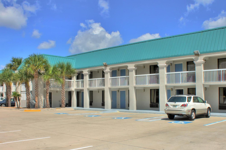 Exterior & Views 2, Regency Inn & Suites, Saint Johns