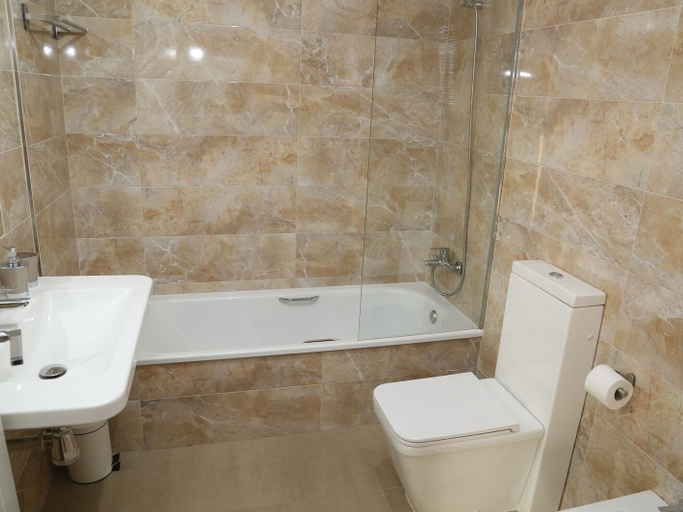 Bathroom, Apartamentos Turisticos Puente Romano P2 2-A, Salamanca