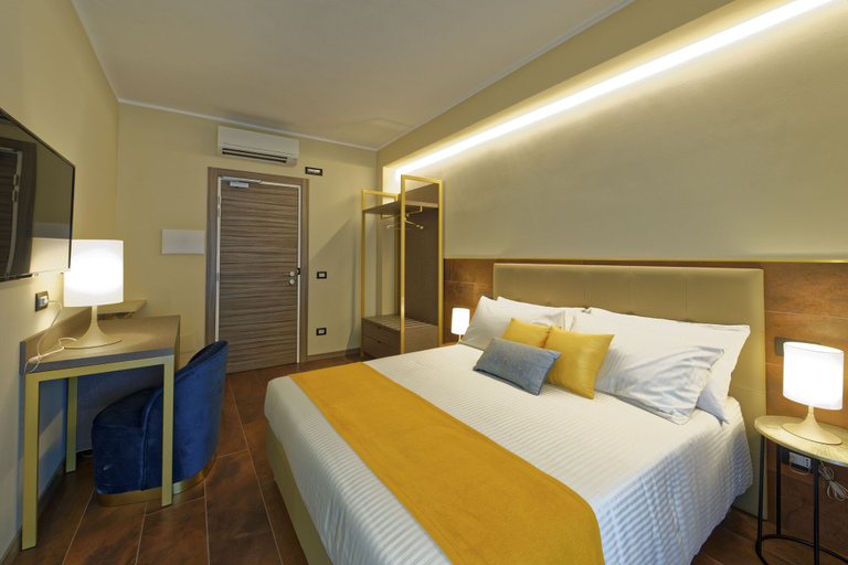 Bedroom 2, Red Ribbon, Milano