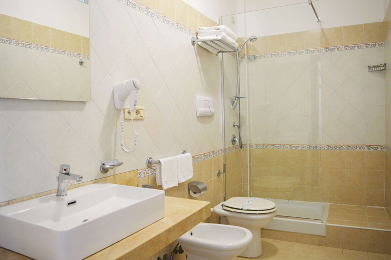 Bathroom 5, Paestum Inn Beach Resort, Salerno