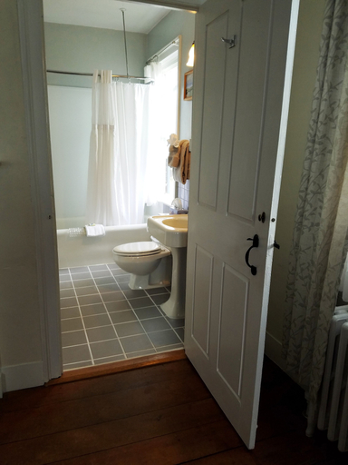 Bathroom 4, Centennial House, Franklin