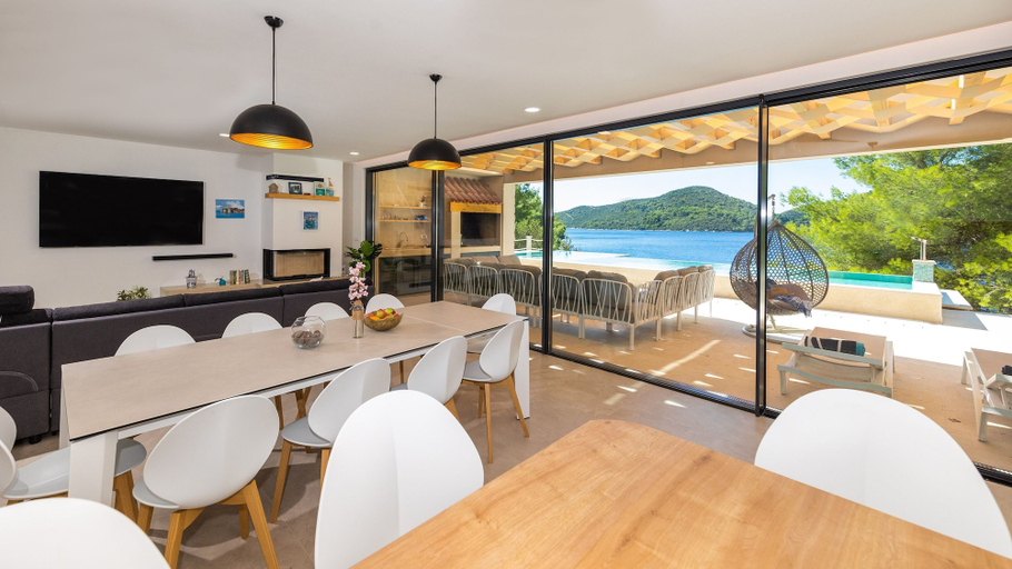 Food & Drinks 5, Beachfront Villa Brulupes, Ston