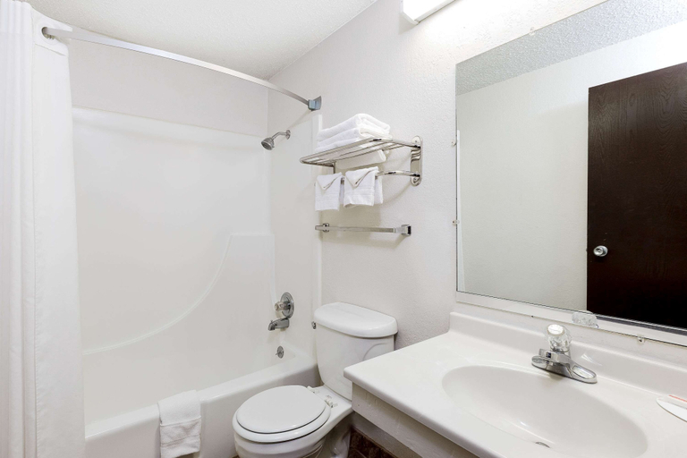 Bathroom 3, Super 8 by Wyndham Norfolk, Madison