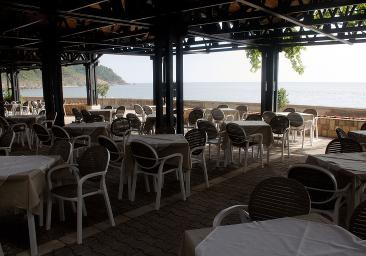 Food & Drinks 5, Pearl Beach Hotel