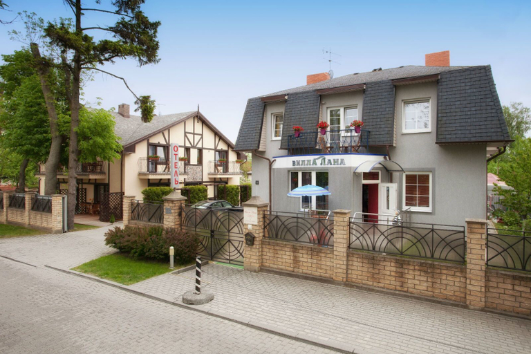 Exterior & Views
