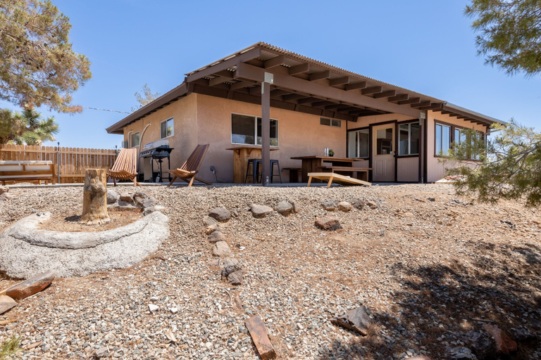 Exterior & Views 2, Deja Blue, San Bernardino