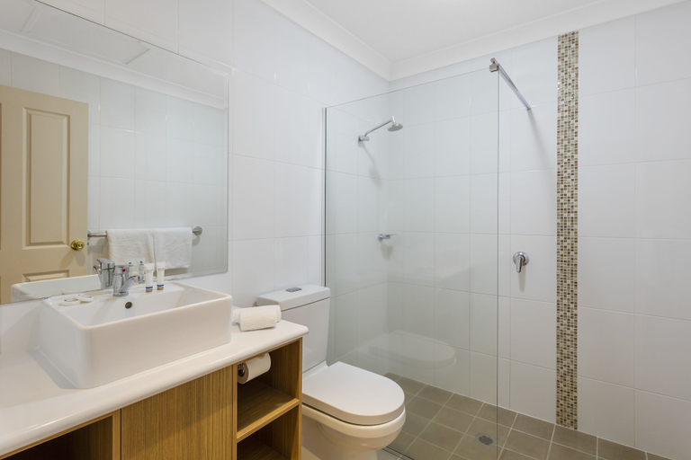 Bathroom 5, Best Western Ambassador Motor Inn & Apartments, Wagga Wagga - Pt A