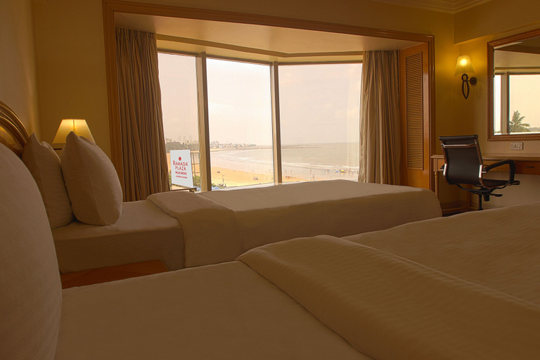 Bedroom 5, Ramada Plaza by Wyndham Palm Grove, Mumbai Suburban