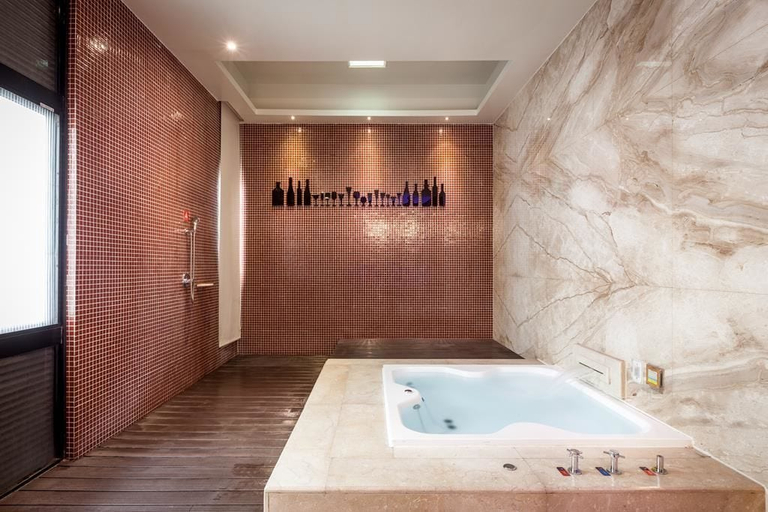 Bathroom 4, O'Well Motel, Tainan