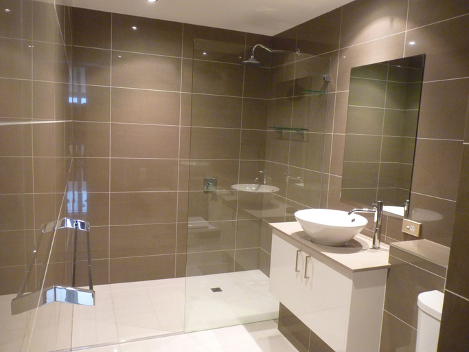 Bathroom 5, The Regent Apartments, Gold Coast