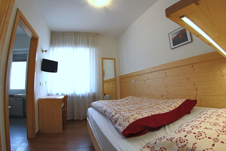 Bedroom 4, Hotel Liz, Trento