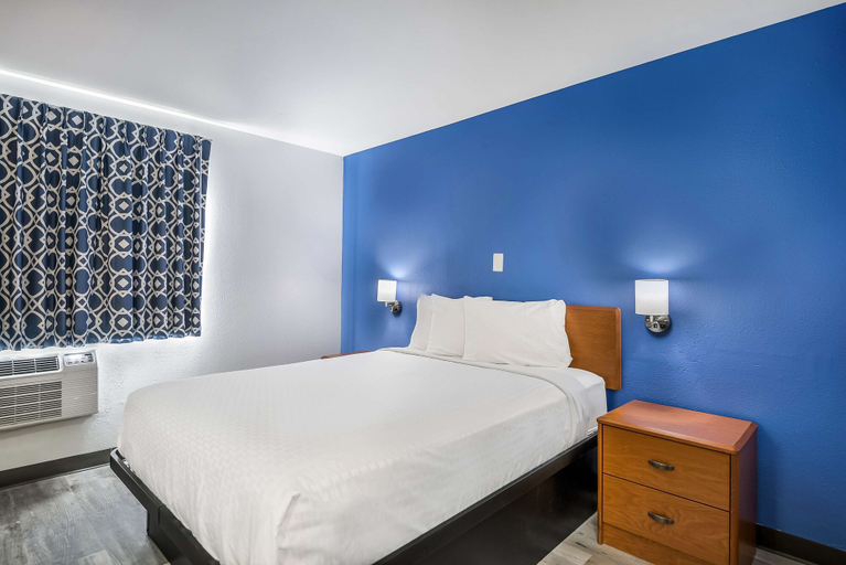 Bedroom 4, Americas Best Value Inn East Peoria, Tazewell