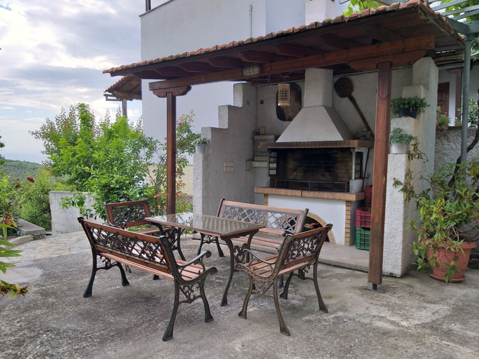 Others 5, Mikros Paradisos Pelion, Thessaly